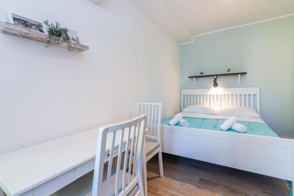 Rooms & Studio Apartments By The Way Baška Exteriör bild