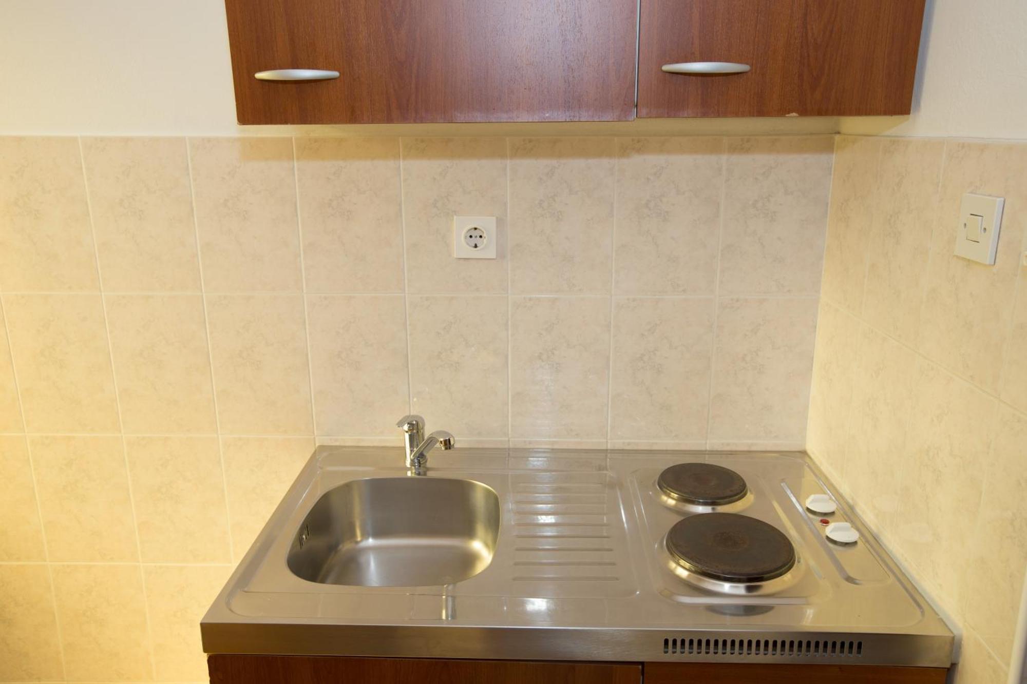 Rooms & Studio Apartments By The Way Baška Exteriör bild