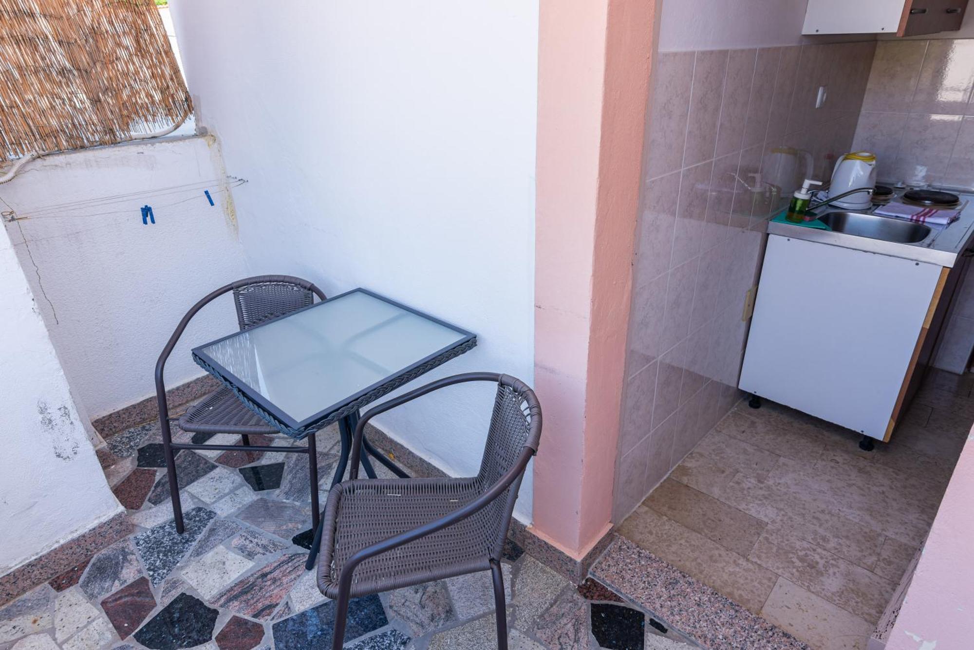 Rooms & Studio Apartments By The Way Baška Exteriör bild