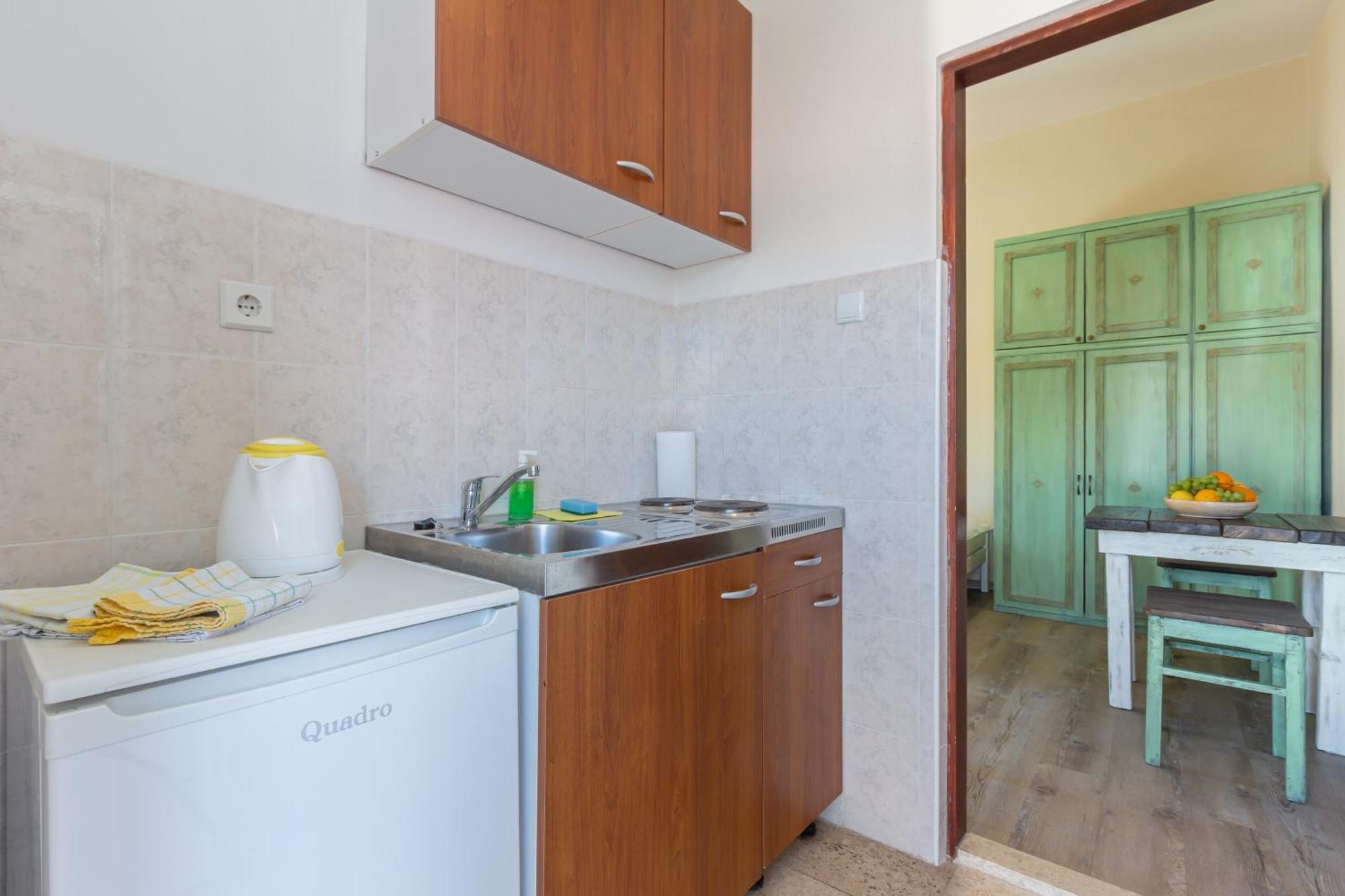Rooms & Studio Apartments By The Way Baška Exteriör bild