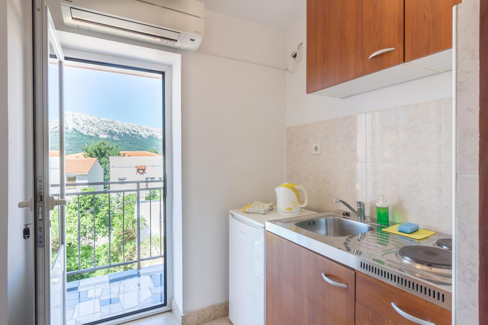 Rooms & Studio Apartments By The Way Baška Exteriör bild