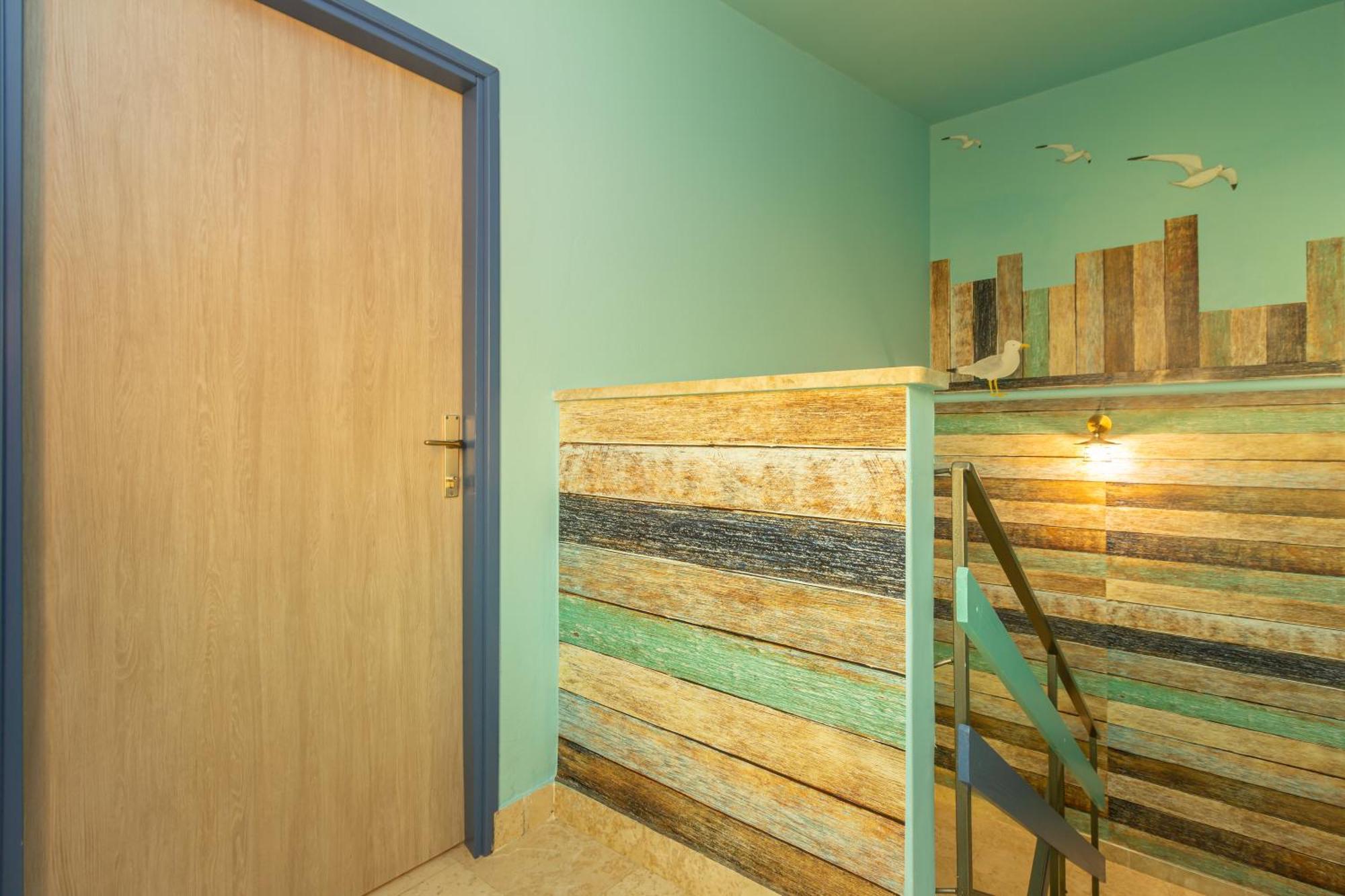 Rooms & Studio Apartments By The Way Baška Exteriör bild